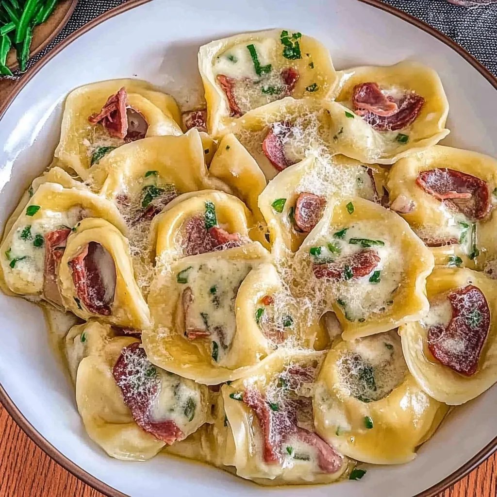 Tortellini und Sahnesauce